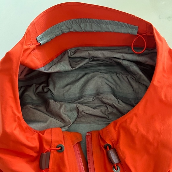 REI Goretex Jacket - Picture 2 of 9